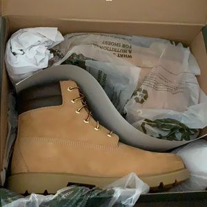 NWT women’s size 10 timberland boots!